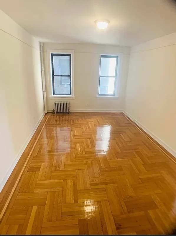 803 West 181 Street #39, Manhattan, NY 10033 apartment_living_room 1