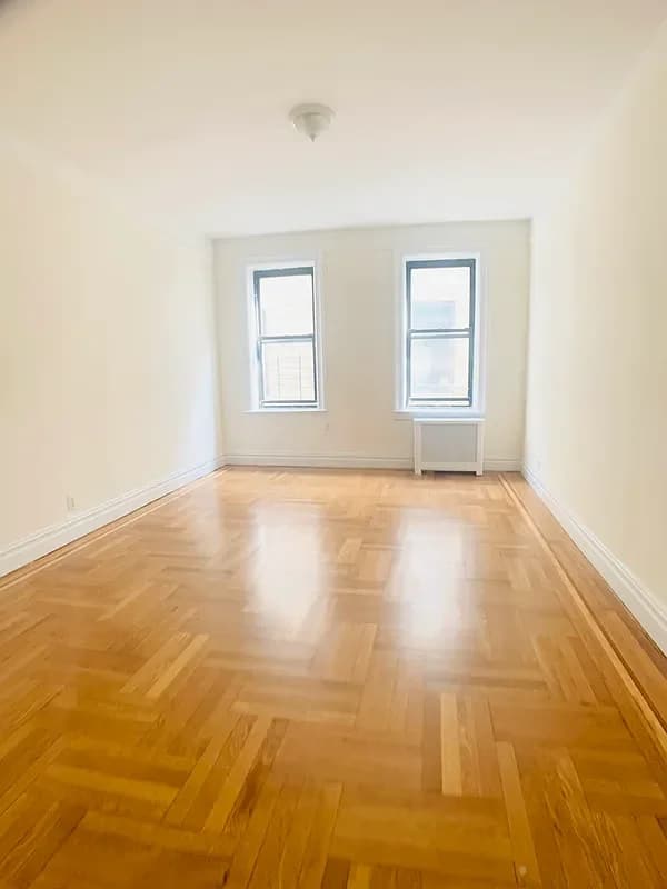 803 West 181 Street #59, Manhattan, NY 10033 apartment_living_room 1