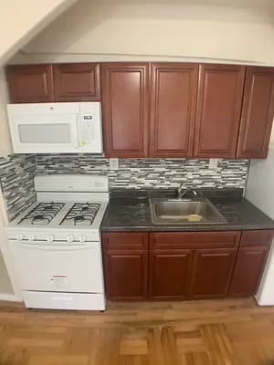 815 W 181 St #1B, Manhattan, NY 10033