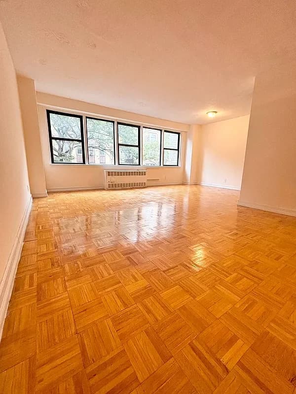 179 Bennett Avenue #2D, Manhattan, NY 10040 apartment_living_room 1