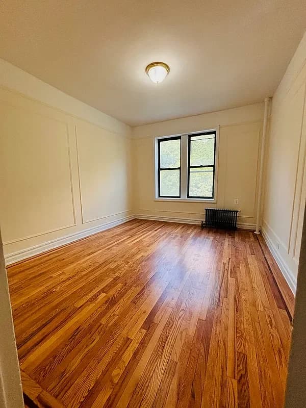 209 Bennett Avenue #5D, Manhattan, NY 10040 apartment_living_room 1