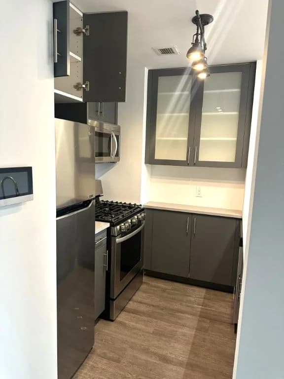 11 Cooper Street #4B, Manhattan, NY 10034 apartment_kitchen 1