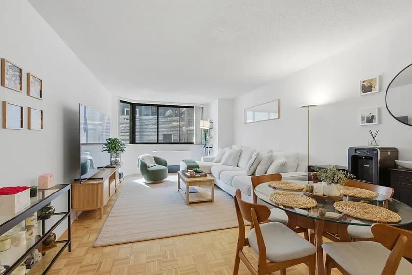 280 Park Avenue South #19E, Manhattan, NY 10010 apartment_living_room 1
