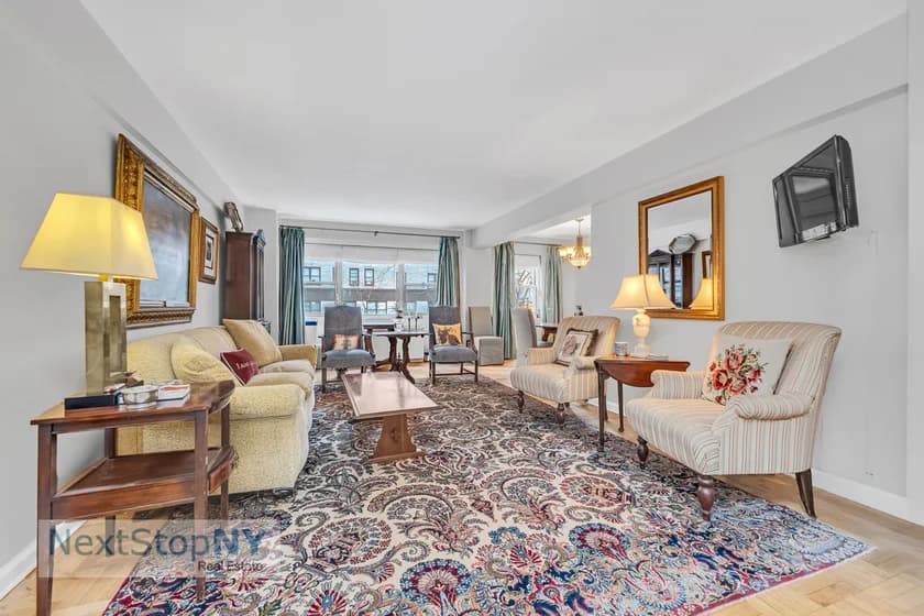 353 East 56 Street #2F, Manhattan, NY 10022 apartment_living_room 1