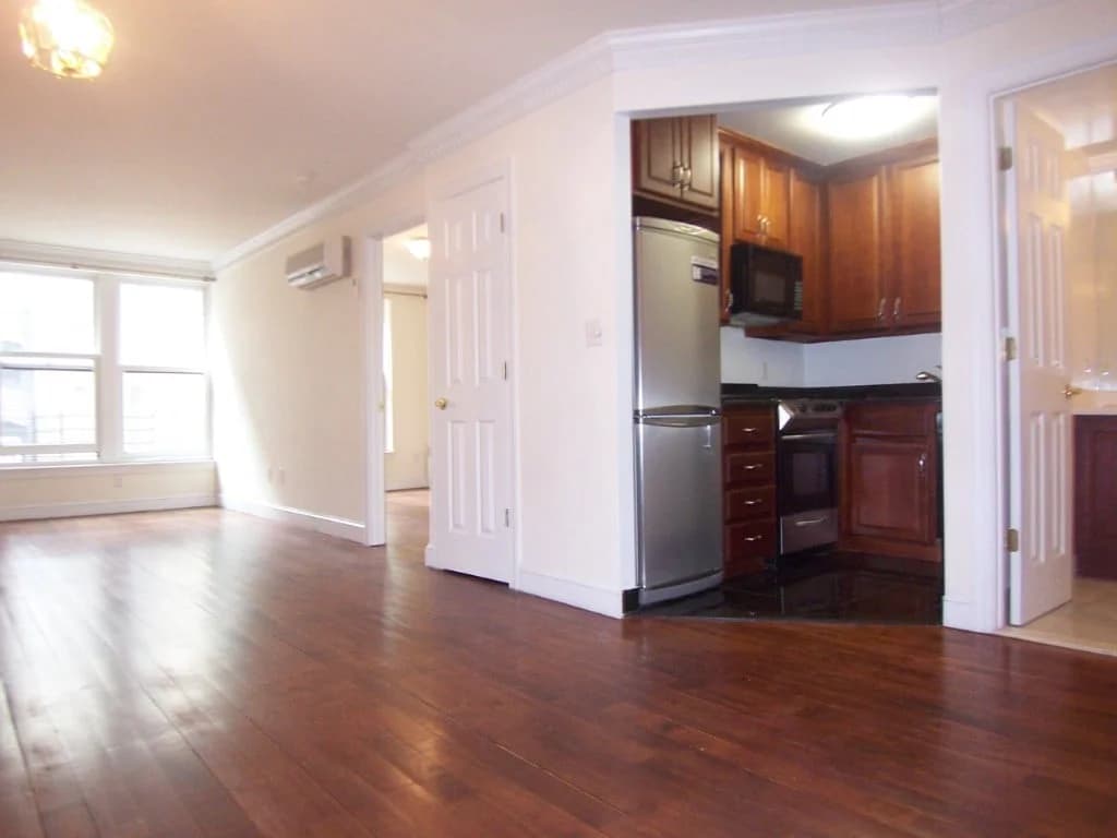 57 East 77 Street #10, Manhattan, NY 10075 apartment_living_room 1