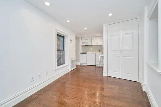 226 W 13 St #2R, Manhattan, NY 10011