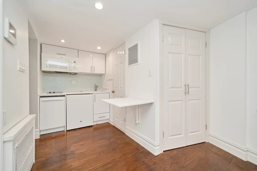 226 W 13 St #2R, Manhattan, NY 10011 apartment_kitchen 1
