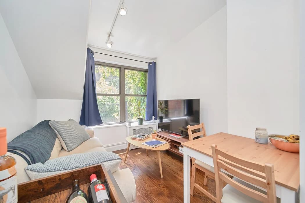 226 W 13 St #8, Manhattan, NY 10011 1