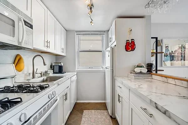 445 W 19 St #PHB, Manhattan, NY 10011