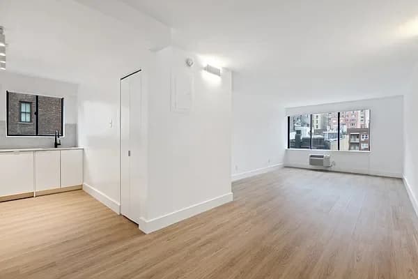 160 West 24 Street #12N, Manhattan, NY 10011 apartment_living_room 1