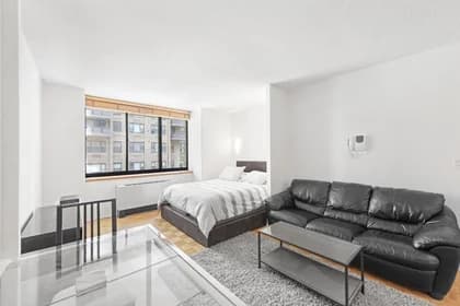 250 East 40 Street #4C, Manhattan, NY 10016