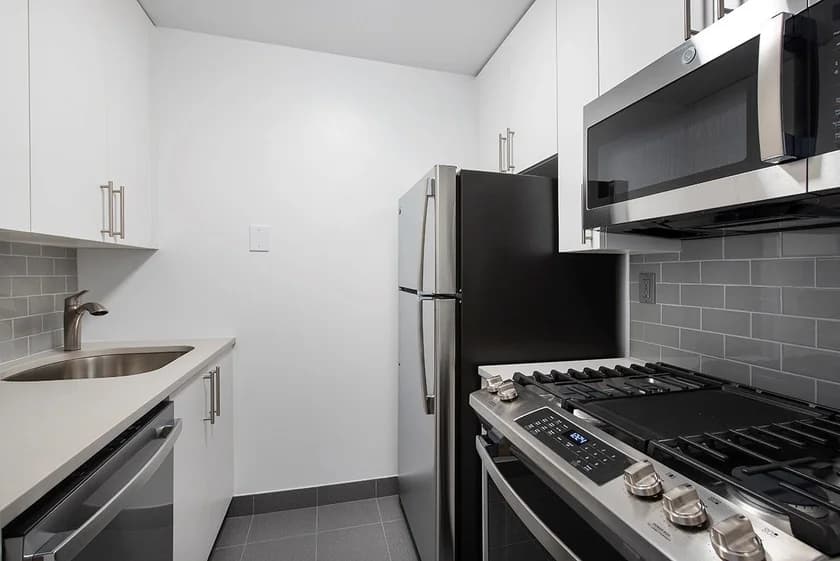260 W 52 St #14D, Manhattan, NY 10019 apartment_kitchen 1