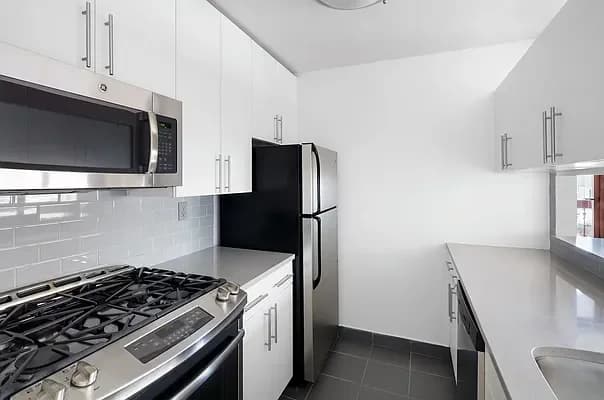 260 W 52 St #3E, Manhattan, NY 10019 - Image 1