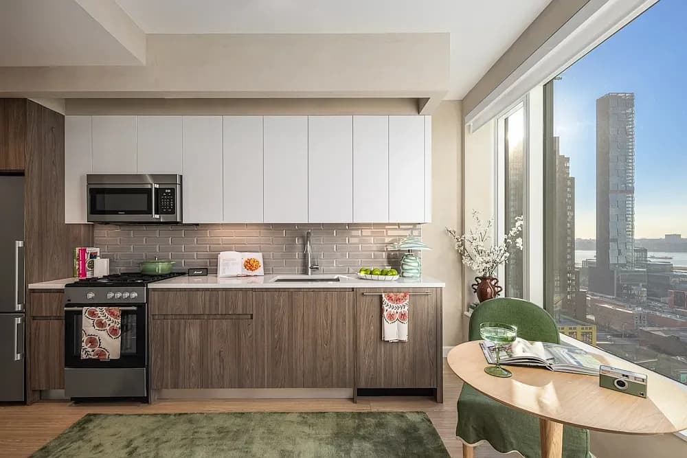 550 10 Avenue #2806, Manhattan, NY 10018 apartment_kitchen 1