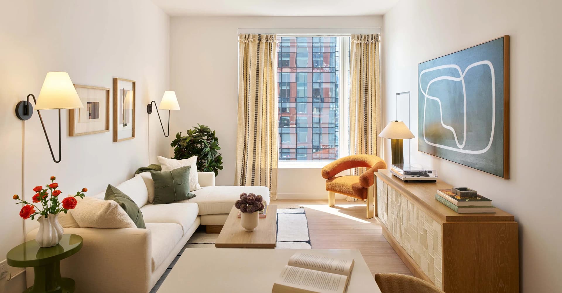 550 10 Ave #3503, Manhattan, NY 10018 apartment_living_room 1
