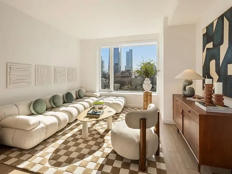 550 10 Ave #4201, Manhattan, NY 10018 apartment_living_room 1
