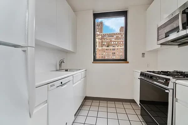 222 Riverside Drive #11E, Manhattan, NY 10025 apartment_kitchen 1