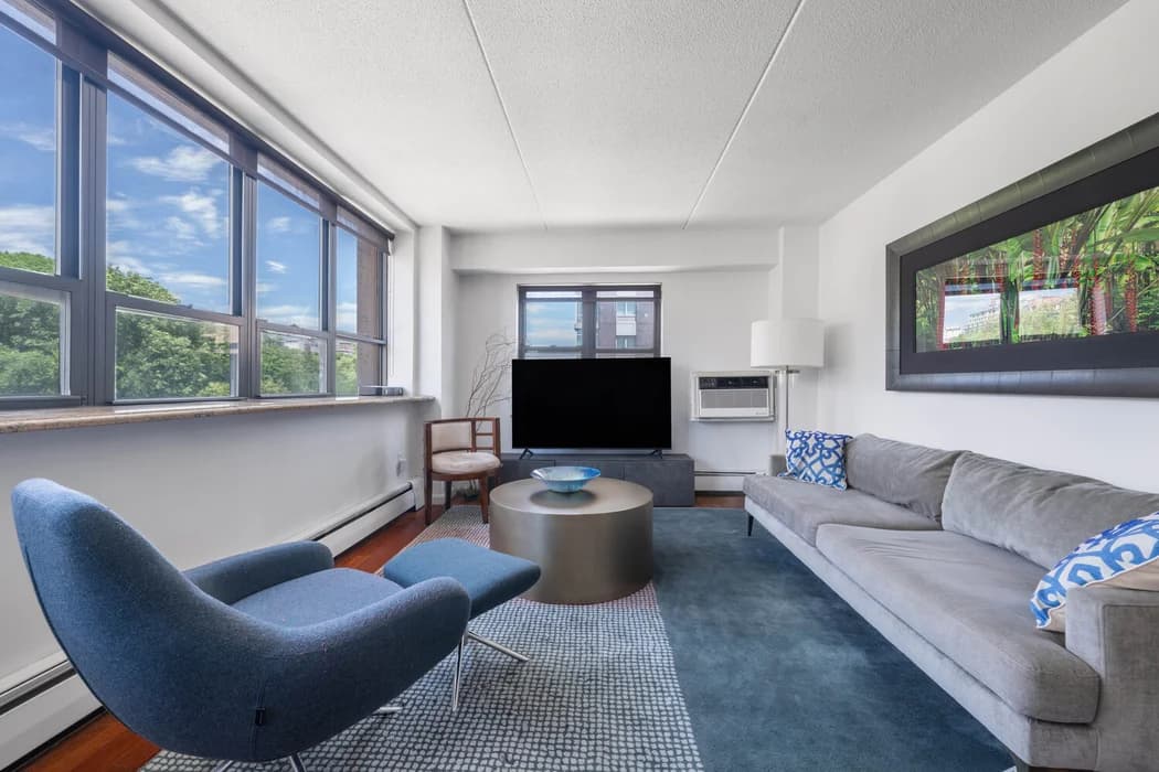 300 Cathedral Pkwy #5H, Manhattan, NY 10025 apartment_living_room 1