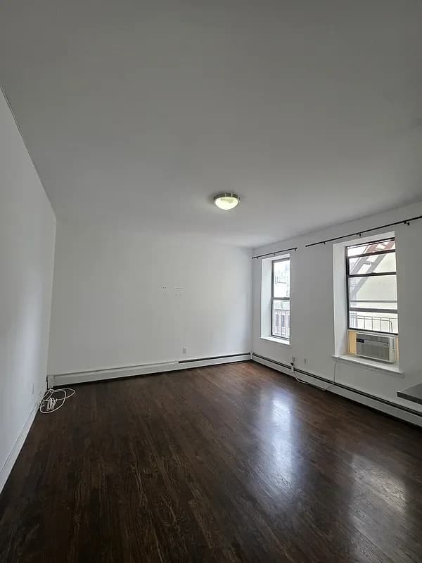302 West 111 Street #9-E, Manhattan, NY 10026 apartment_living_room 1
