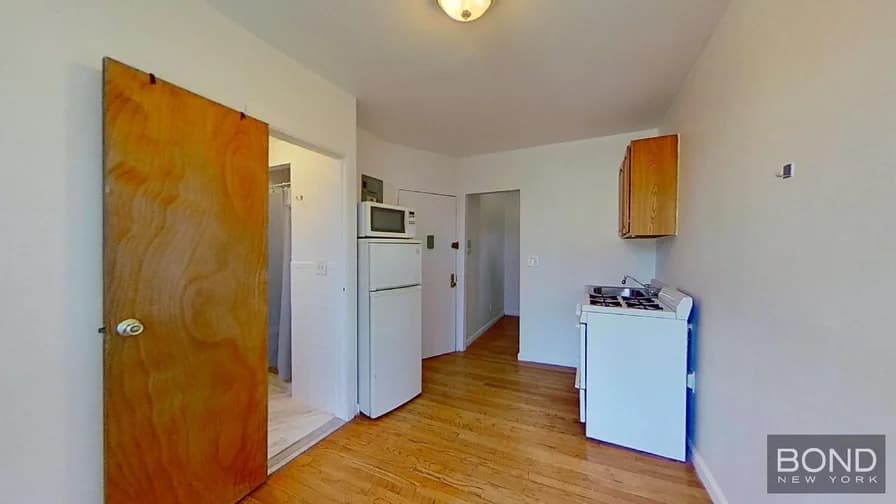 149 1 Avenue #15F, Manhattan, NY 10003 apartment_kitchen 1