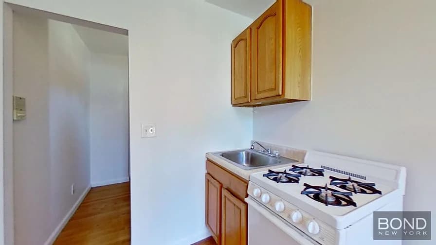 149 1 Avenue #15F, Manhattan, NY 10003 apartment_kitchen 1
