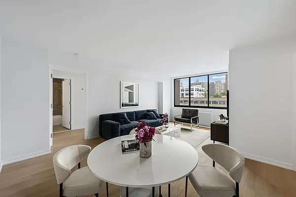 200 West 60 Street #7G, Manhattan, NY 10023 apartment_living_room 1