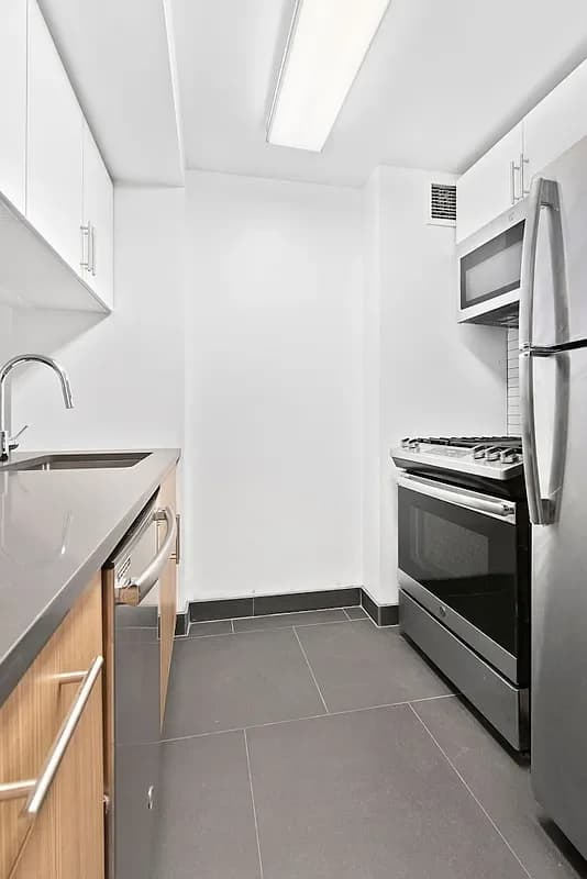200 East 87 Street #17D, Manhattan, NY 10028 apartment_kitchen 1