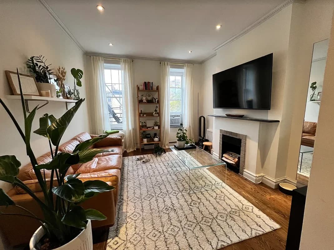 51 Leroy Street #4, Manhattan, NY 10014 apartment_living_room 1