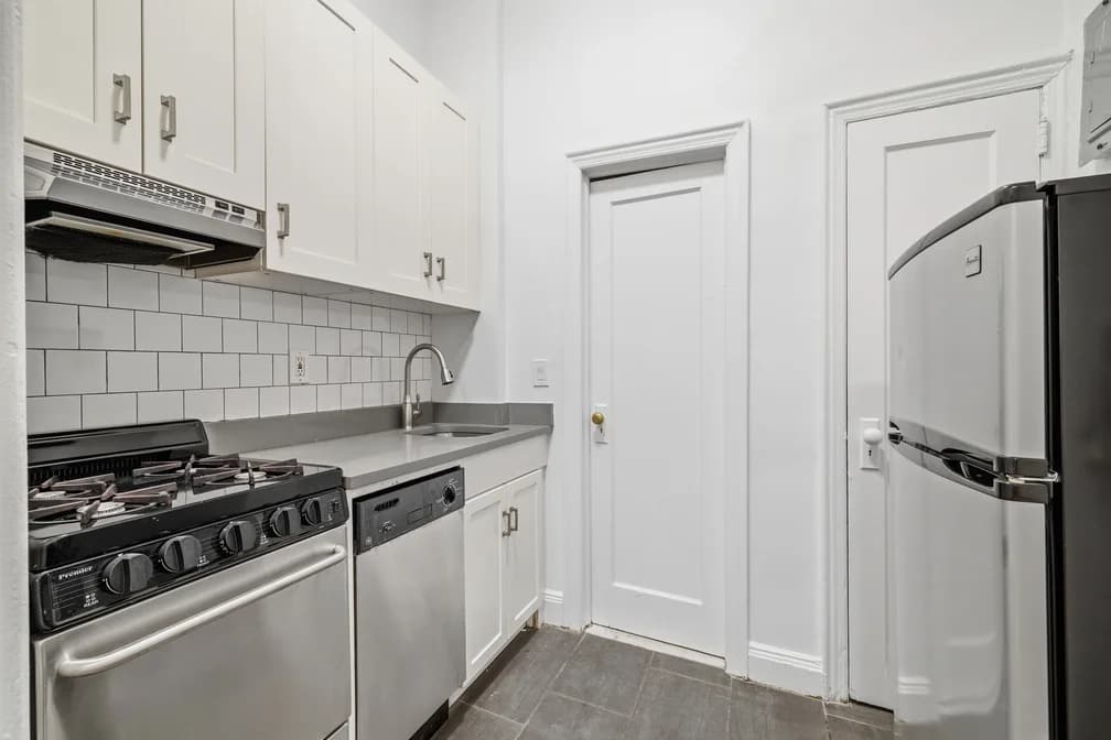 48 Greenwich Avenue #1B, Manhattan, NY 10011