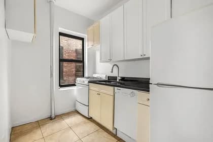 238 W 4 St #4A, Manhattan, NY 10014