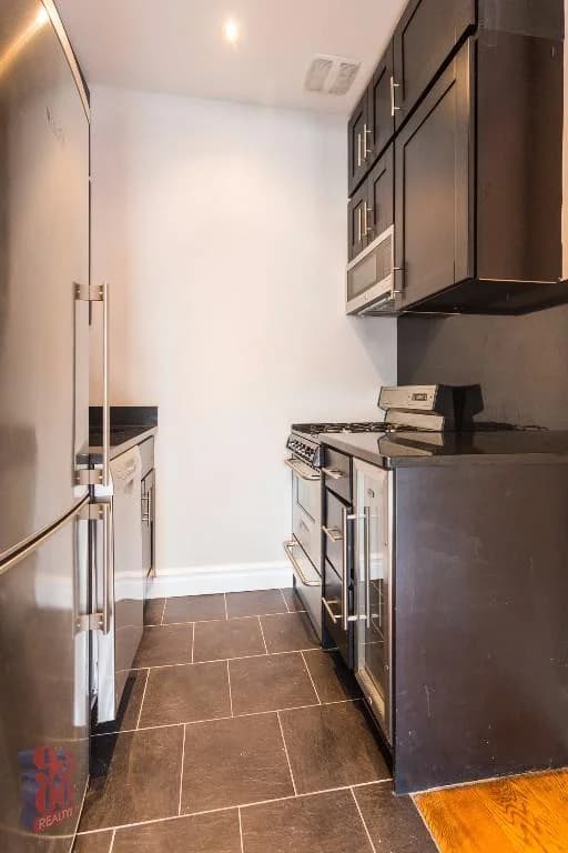 560 Hudson Street #5, Manhattan, NY 10014 apartment_kitchen 1