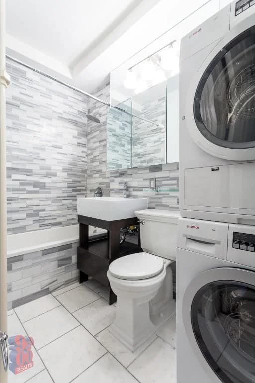 562 Hudson Street #2, Manhattan, NY 10014 apartment_washer_dryer 1