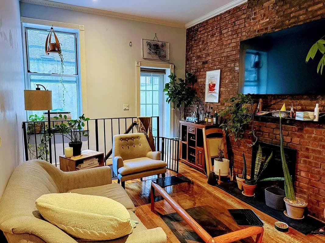 562 Hudson Street #2, Manhattan, NY 10014 apartment_living_room 1