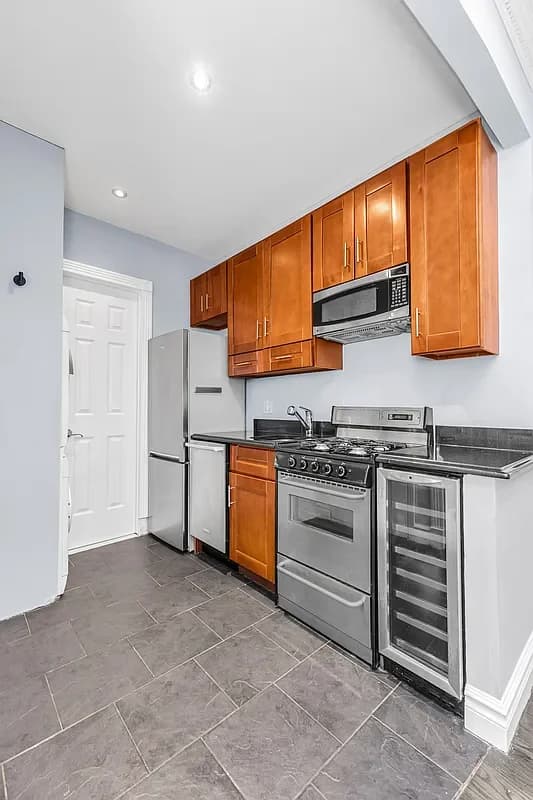 562 Hudson Street #4, Manhattan, NY 10014 apartment_kitchen 1
