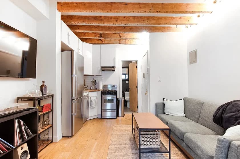 42 Horatio Street #18, Manhattan, NY 10014 apartment_living_room 1