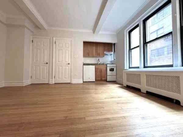 404 East 55 Street #10H, Manhattan, NY 10022 apartment_living_room 1