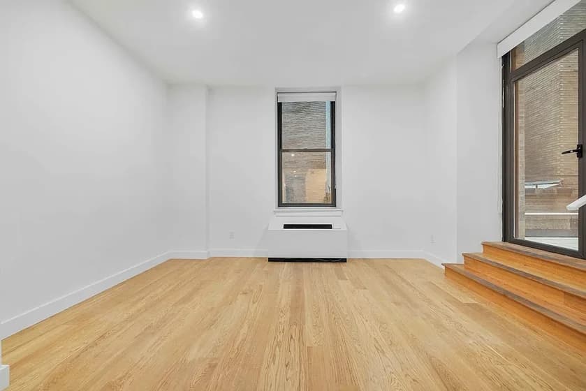 37 Wall Street #2J, Manhattan, NY 10005 apartment_living_room 1