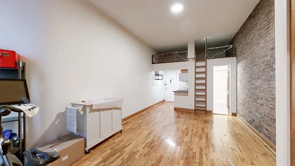 323 West 75 Street #2C, Manhattan, NY 10023 apartment_living_room 1