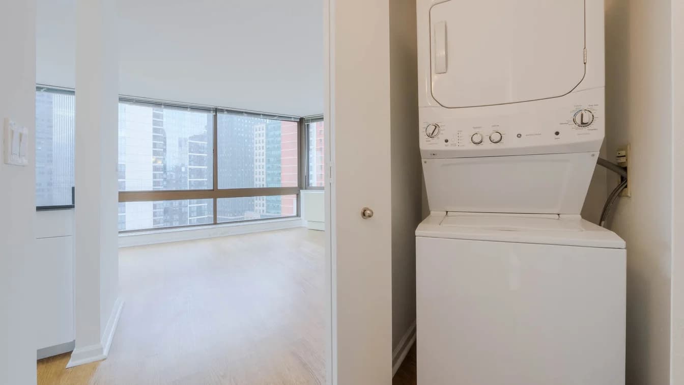 300 East 39 Street #PHC, Manhattan, NY 10016 apartment_washer_dryer 1