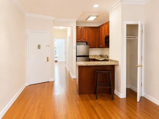 441 West 50 Street #2W, Manhattan, NY 10019