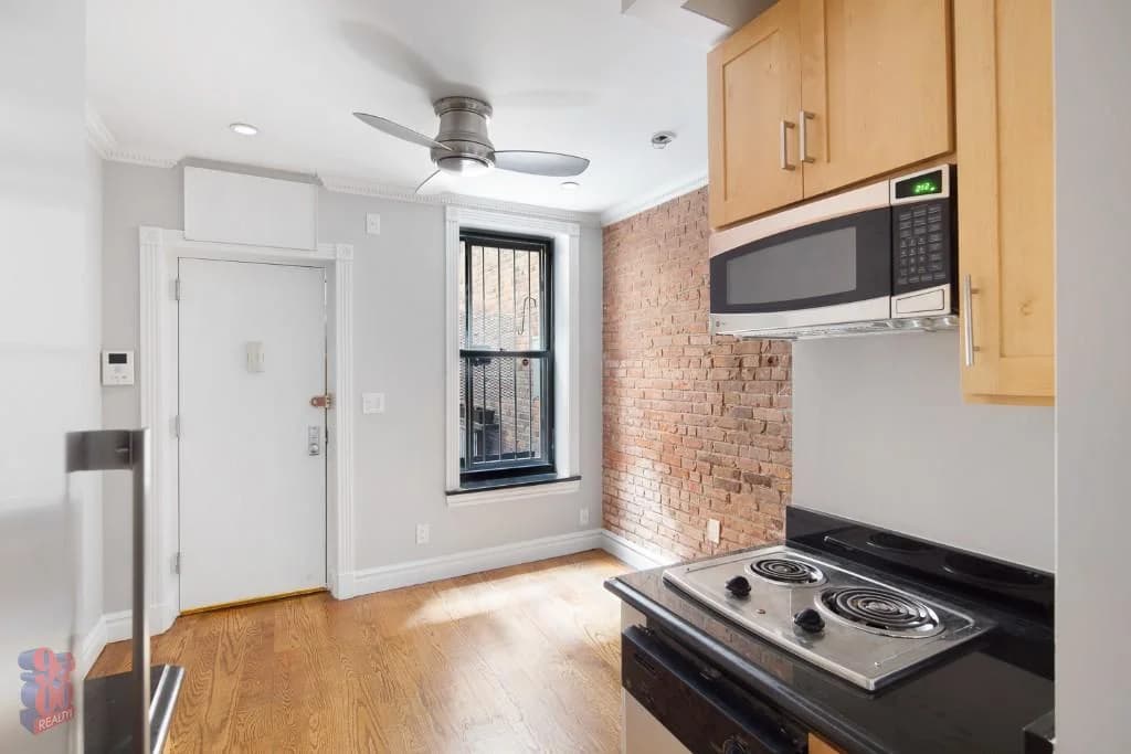 439 West 50 Street #1RW, Manhattan, NY 10019 1