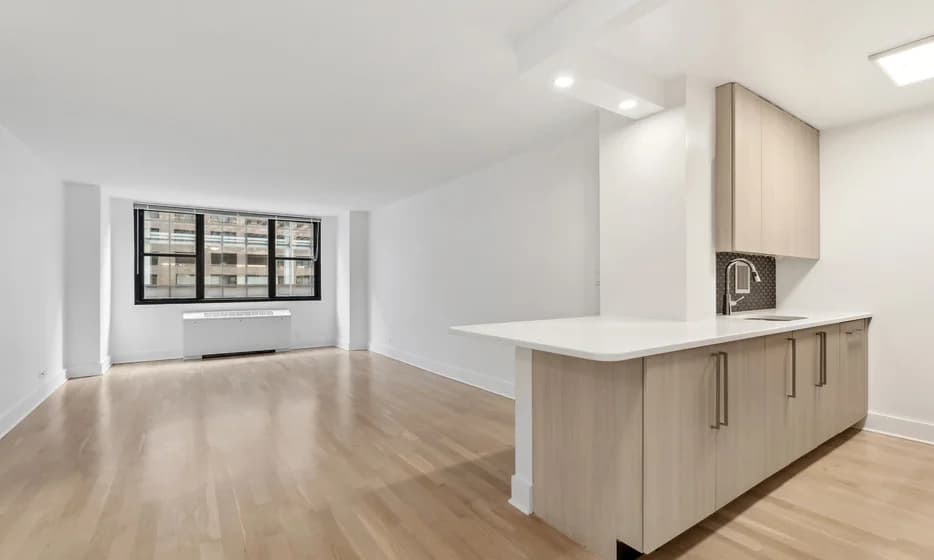 330 W 58 St #10N, Manhattan, NY 10019 apartment_living_room 1