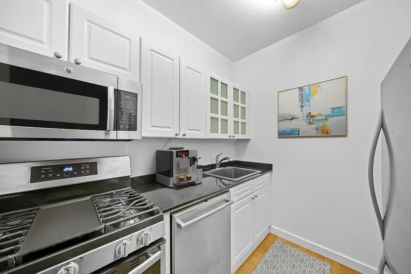 One West 1 West St #1844, Manhattan, NY 10006 apartment_kitchen 1