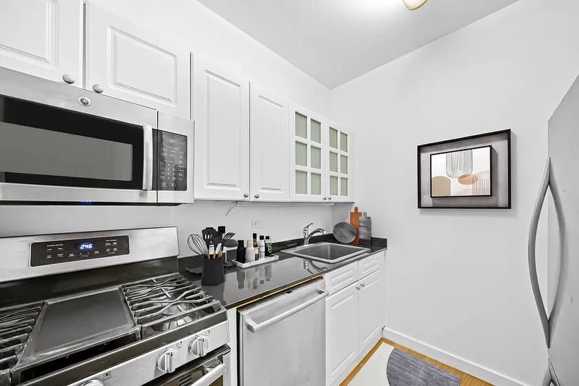 One West 17 Battery Place #2202, Manhattan, NY 10006 apartment_kitchen 1