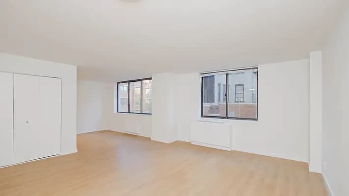 730 Columbus Ave #11I, Manhattan, NY 10025 apartment_living_room 1