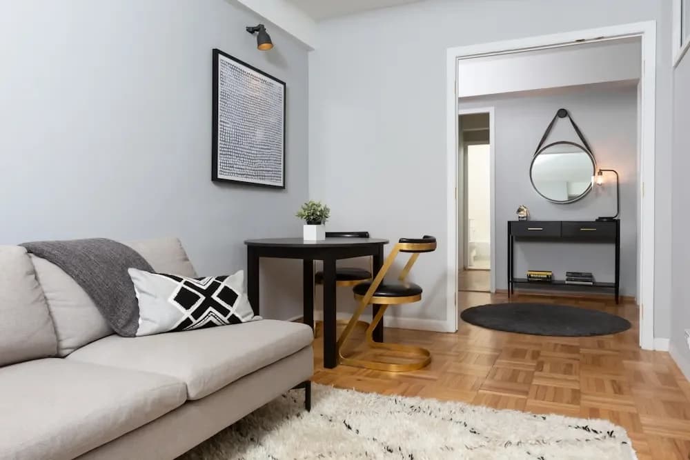 8 Stuyvesant Oval #06-A, Manhattan, NY 10009 apartment_living_room 1