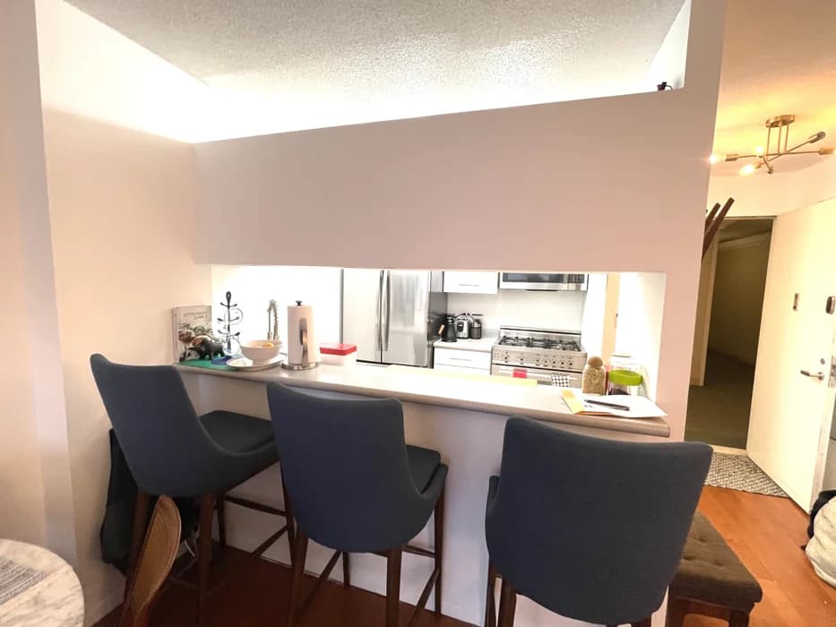 2 South End Avenue #7J, Manhattan, NY 10280 apartment_dining_room 1