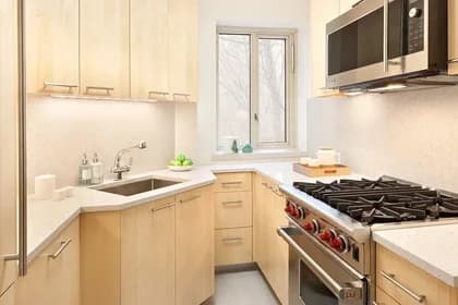 12 Stuyvesant Oval #08-A, Manhattan, NY 10009