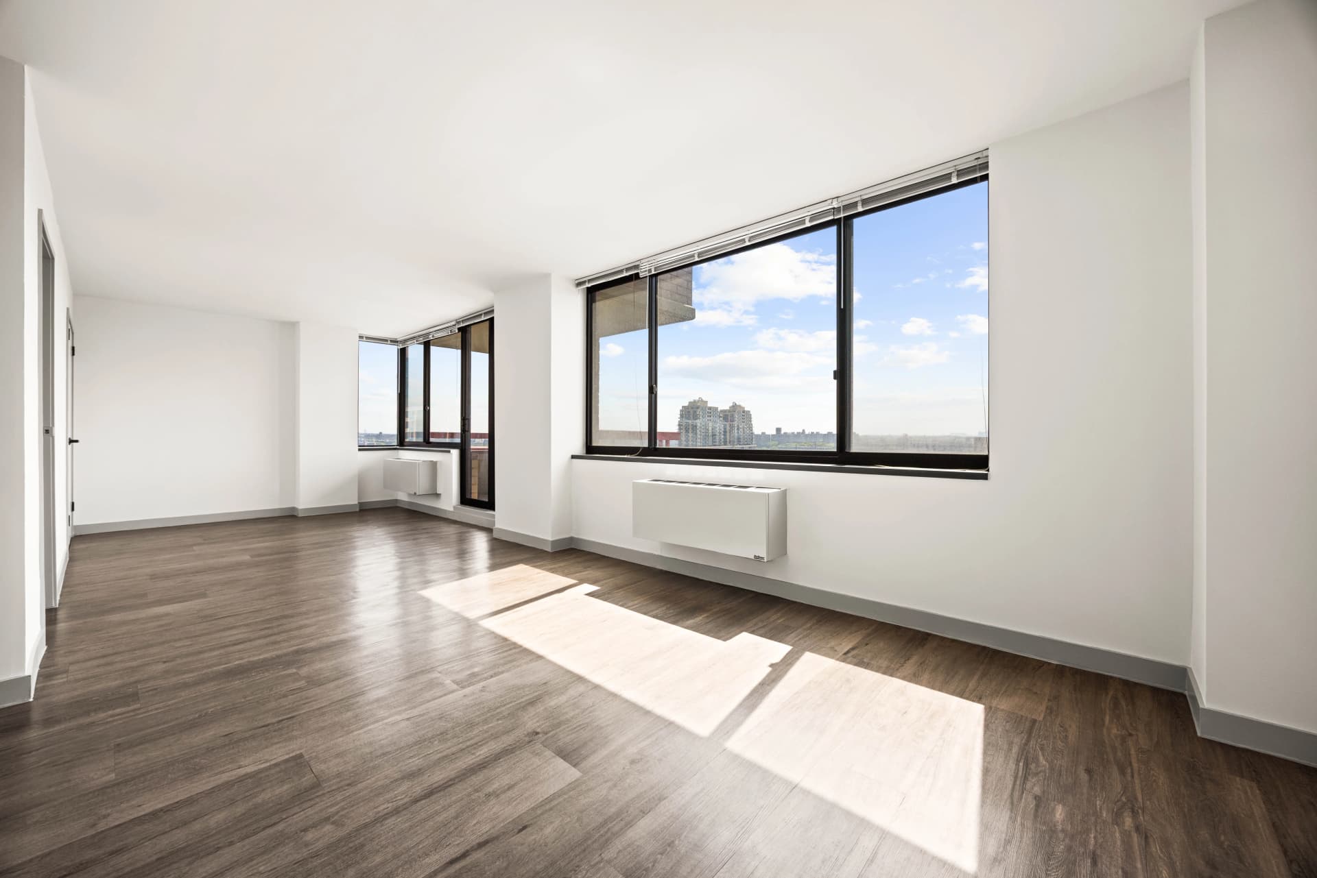 30 River Road #11H-30, Manhattan, NY 10044 apartment_living_room 1
