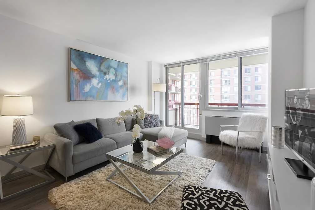 30 River Road #2P-10, Manhattan, NY 10044 apartment_living_room 1